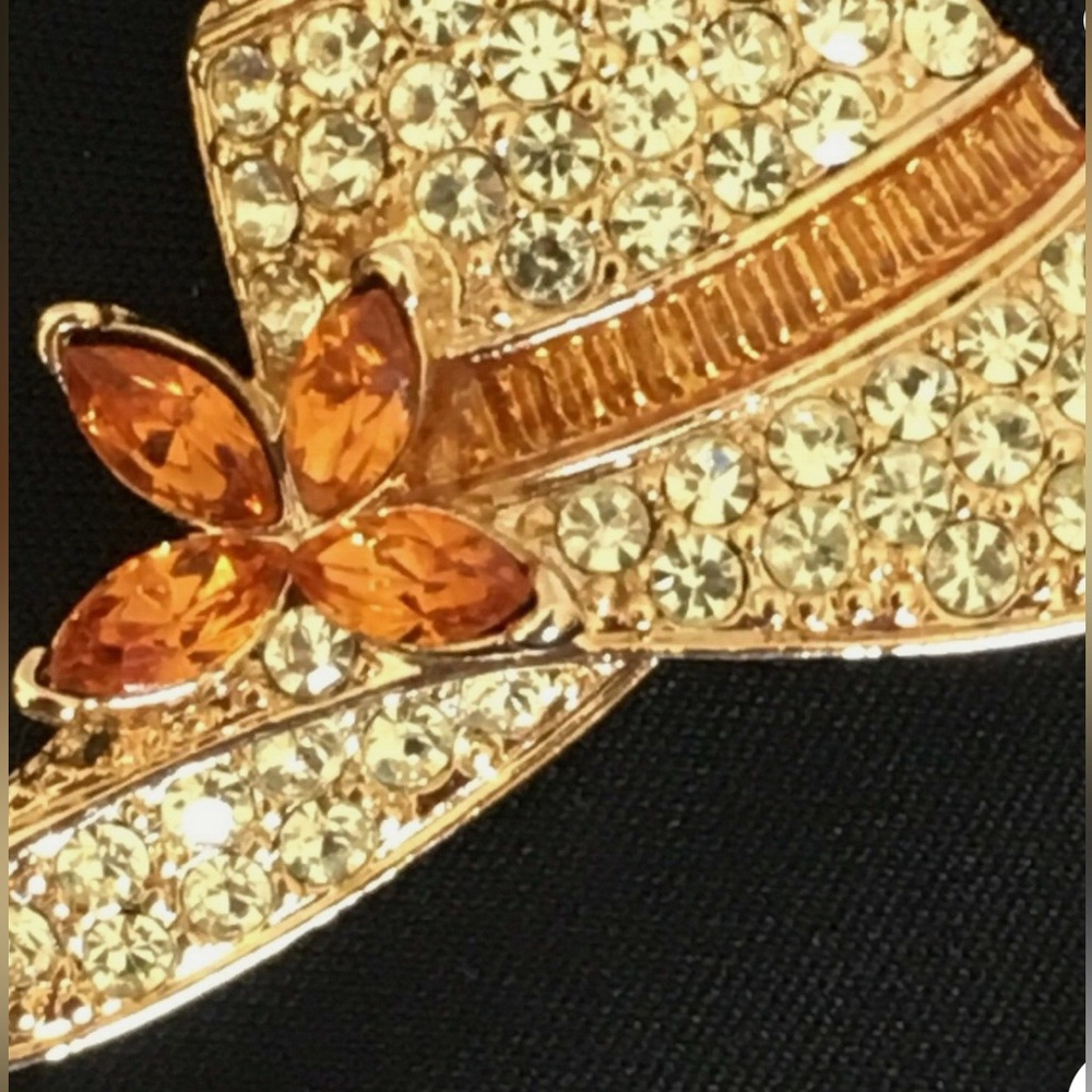 Vintage Monet Ladies Hat Brooch Pin Gold Tone With Clear Orange Rhinestones - Picture 3 of 5